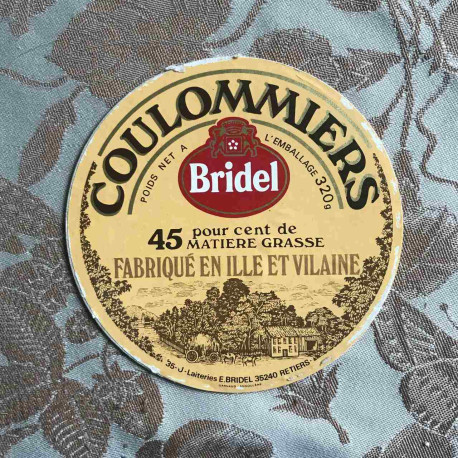 Coulommiers Bridel 45 pour cent de matiere grasse Fabriqué en Ille... Coulommiers Bridel 45 pour cent de matiere grasse Fabriqué en Ille...